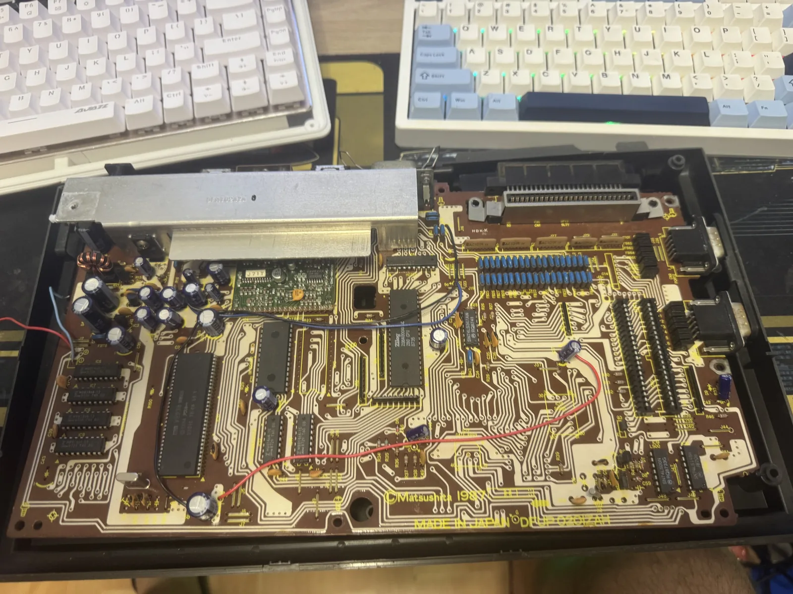 Placa base del Panasonic FS-A1mkII desmontada y limpiada