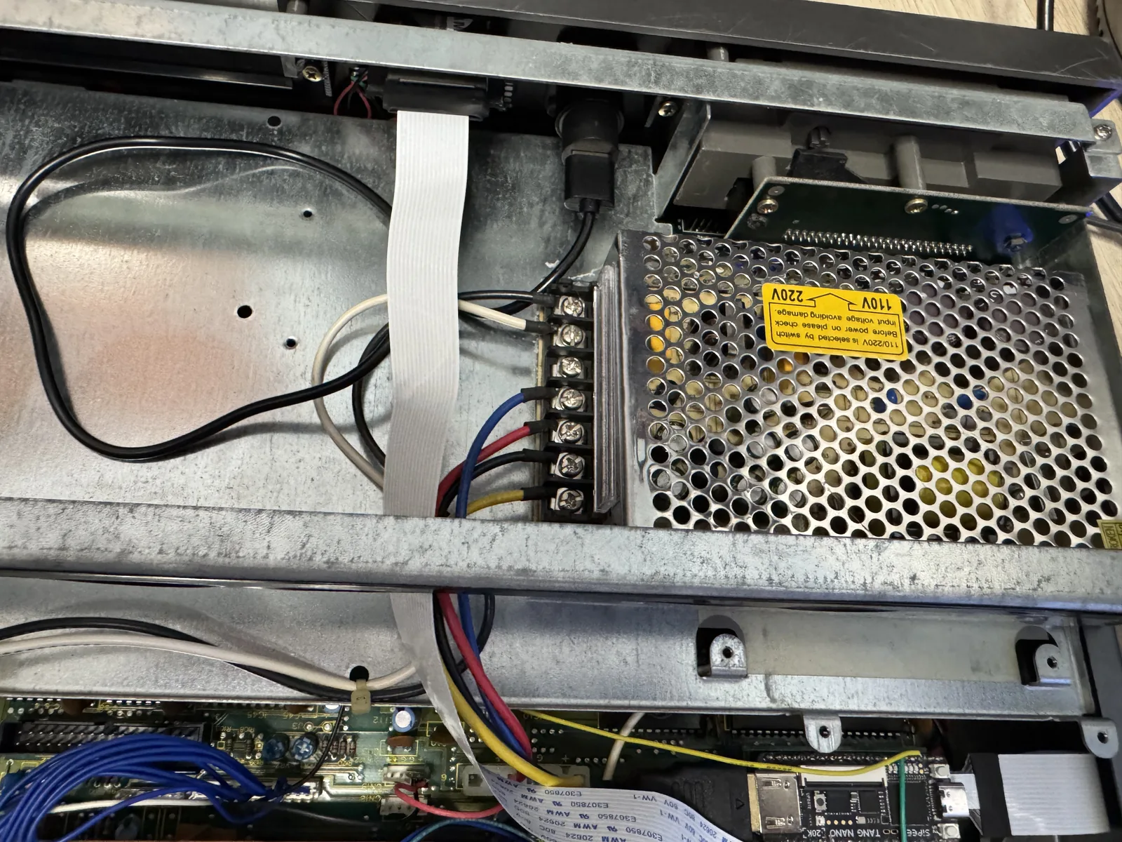 Nueva fuente de alimentacion conmutable 110/220V instalada en el Toshiba HX-34